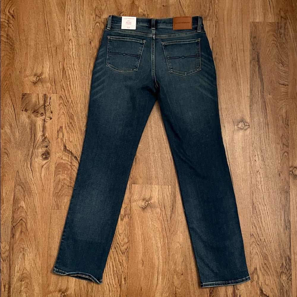 NWT Lucky Brand Mid-Rise Sweet Straight Jeans - Picture 9 of 13
